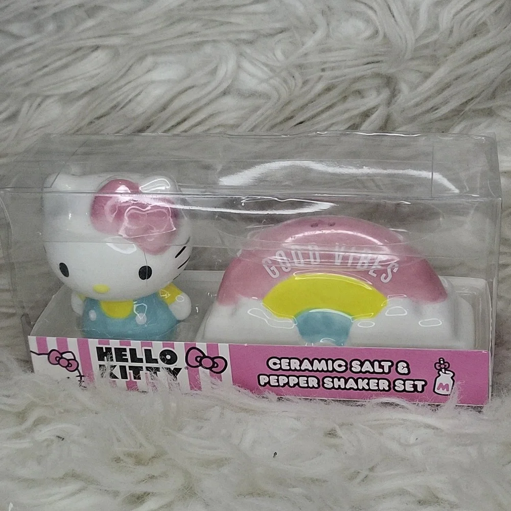 Hello Kitty Colorful Salt & Pepper Shaker Set NWT but has callouts
